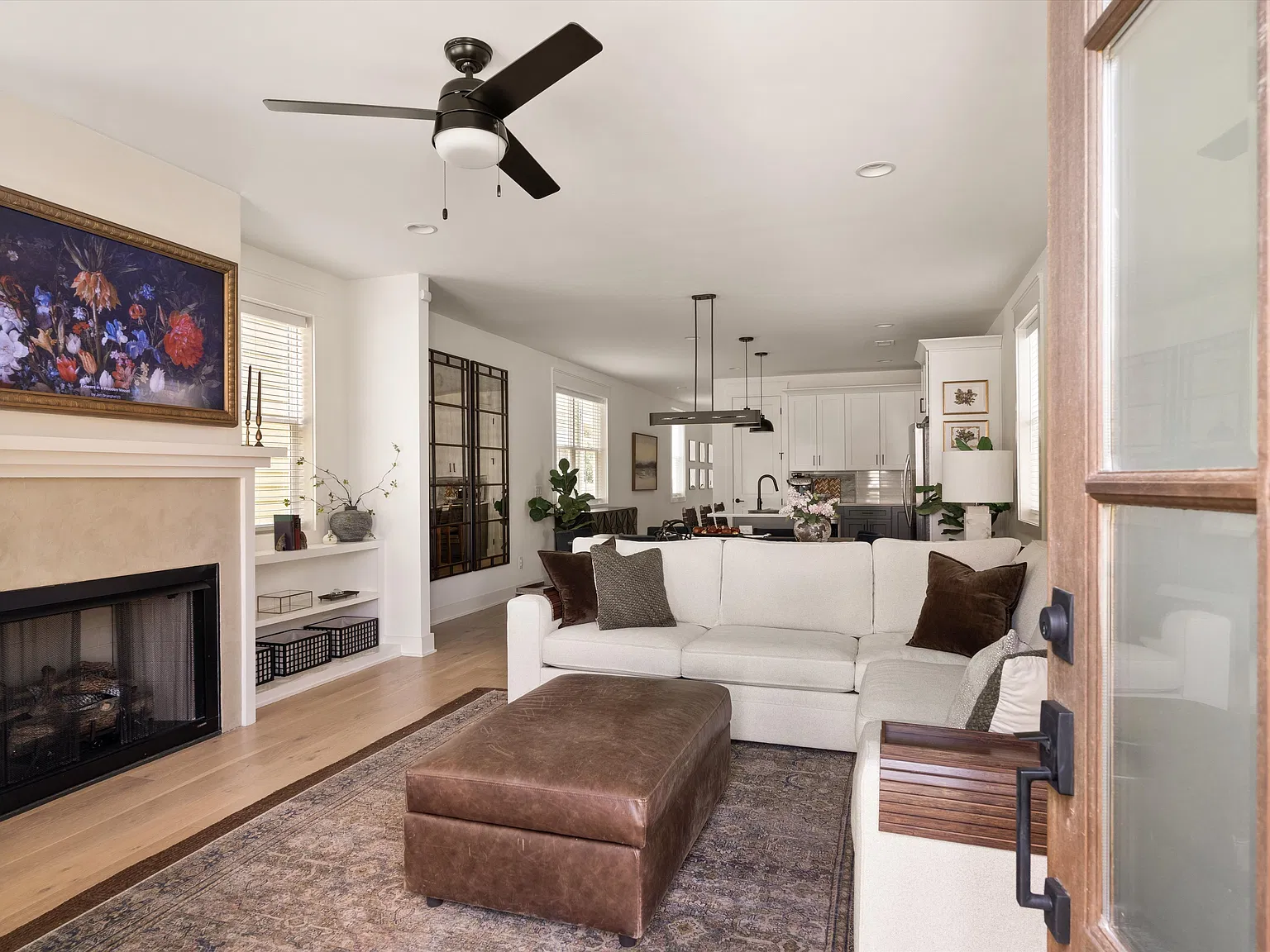 4 bed, 2512 sqft, $3,950 — Photo 3