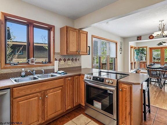 5th image of 303 Slopeside Rd