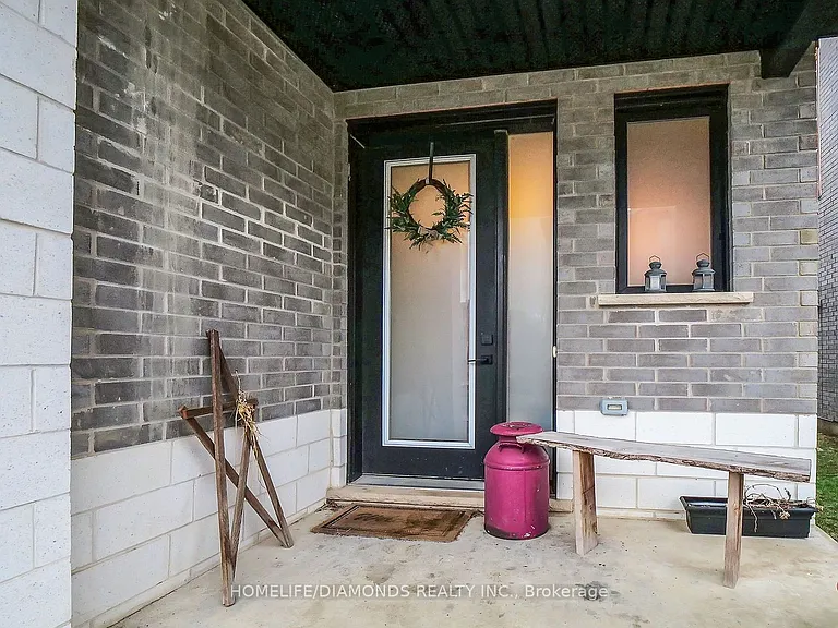 985 West Village Sq — Photo 3