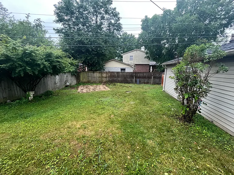 886 Honeysuckle Rd — Photo 13