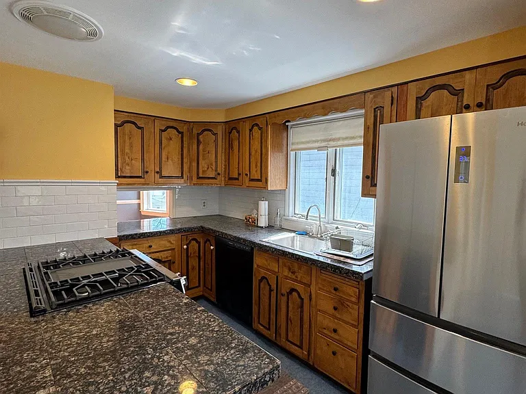 67 Clarendon Ave — Photo 22