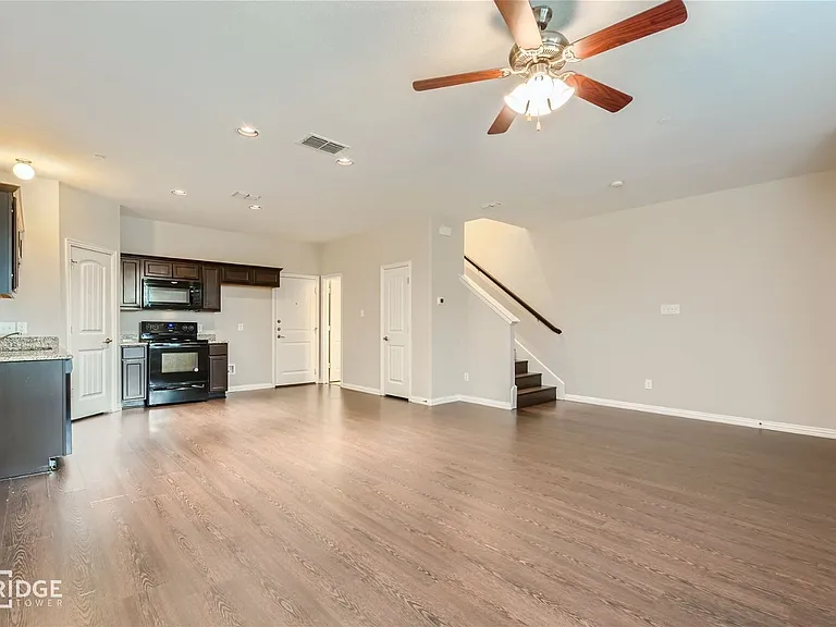 1312 Lake Crest Ln — Photo 5