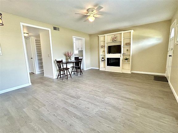 4th image of 2000 WORLD PARKWAY BOULEVARD #12