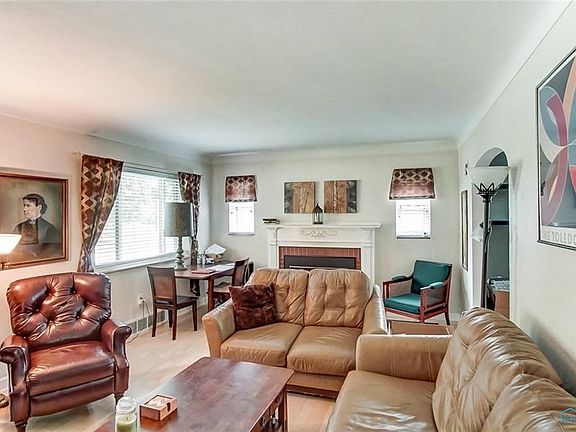 4th image of 2339 Densmore Dr