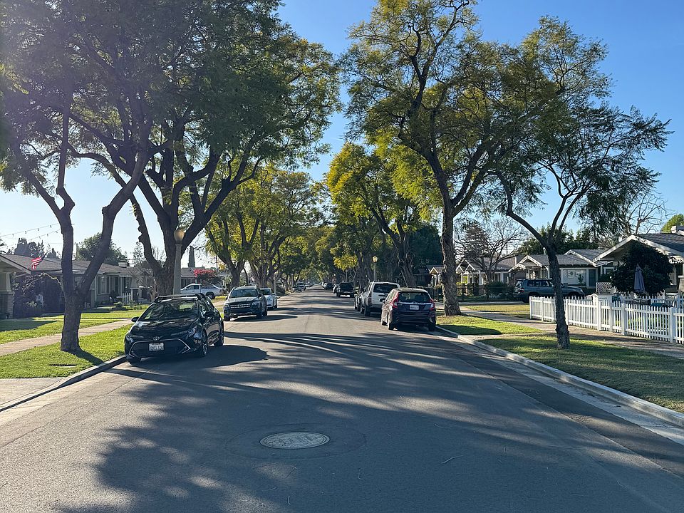 Beautiful tree lined street. Enjoy walks around the neighborhood.