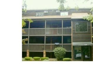 492 East St #B33, Plainville, CT 06062