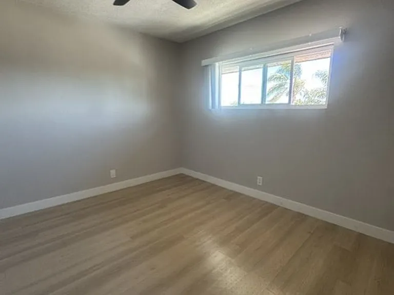 Marine Bay Apartments — Photo 3