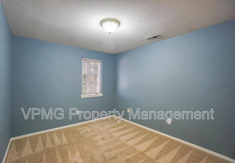 7608 NE 52nd St — Photo 18