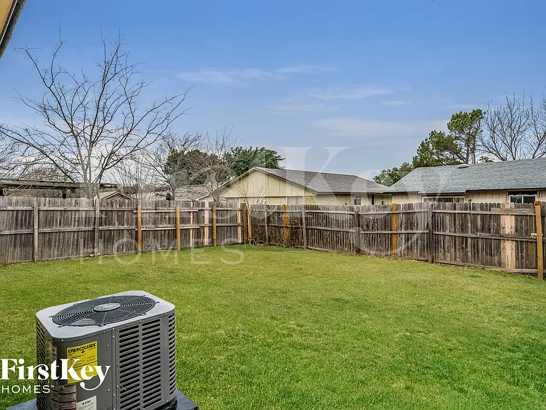 6403 Redwood Ln — Photo 15