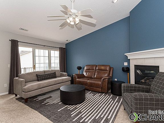 3rd image of 3044 Holiday Ct