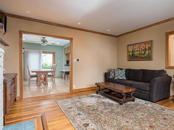 3rd image of 102 Carlyle Pl