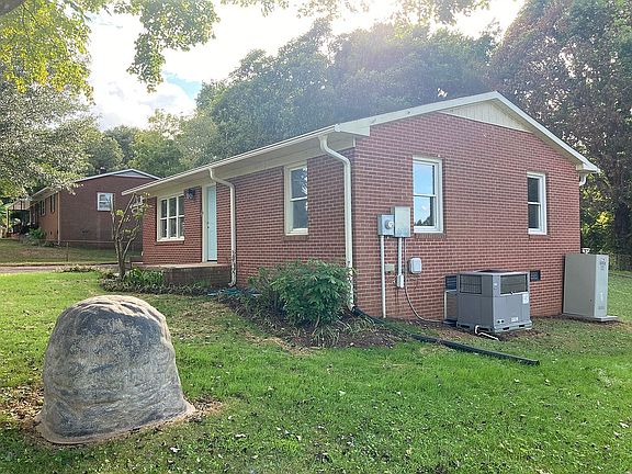 3rd image of 105 Forestway Dr