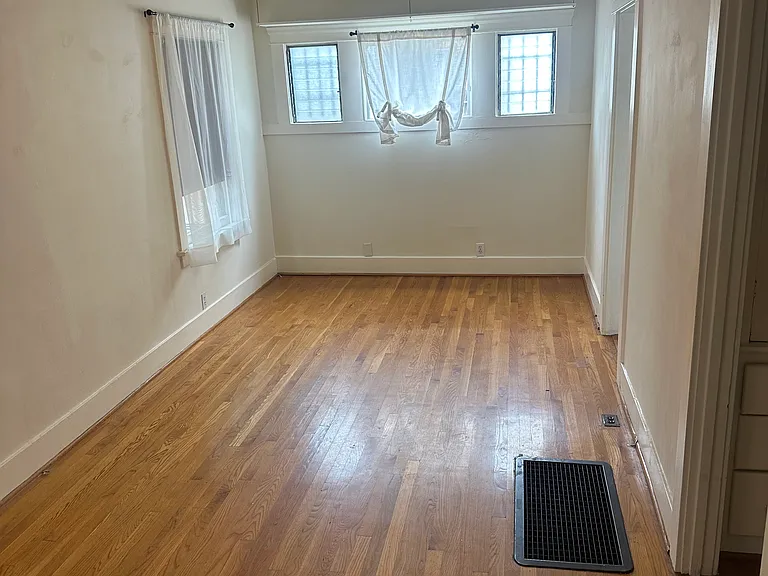 4164 Prospect Ave — Photo 2