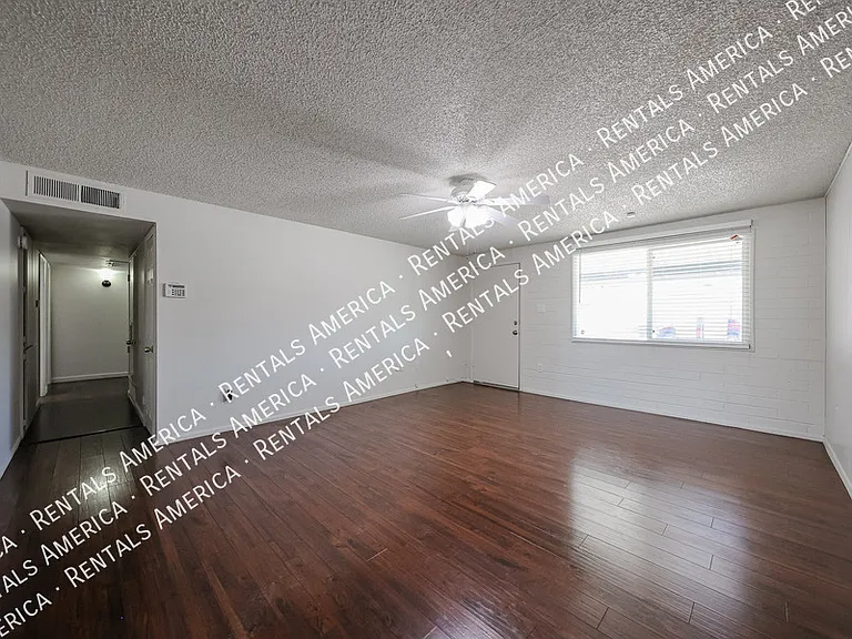 3550 E Voltaire Dr — Photo 6