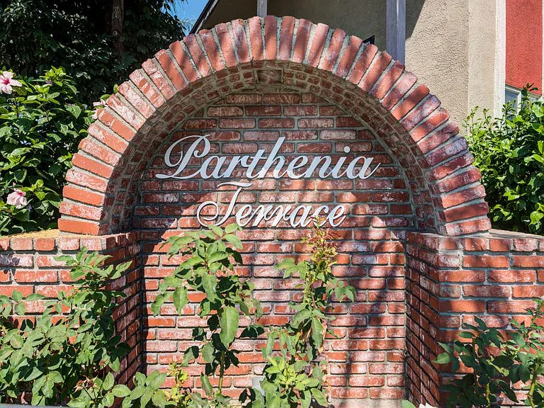 Parthenia Terrace Apartments — Photo 41