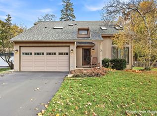 3 Woodhead Dr, Lake Villa, IL