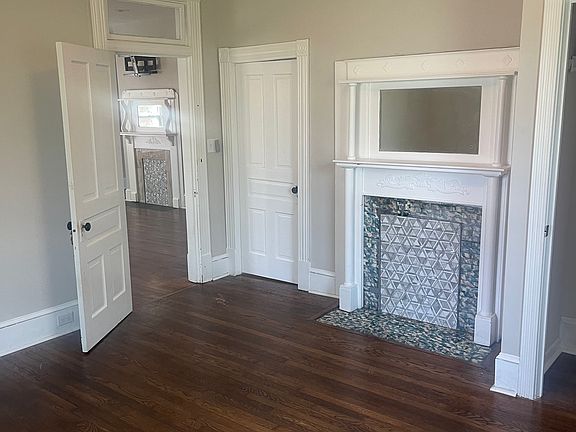 4th image of 219 E Springdale Ave