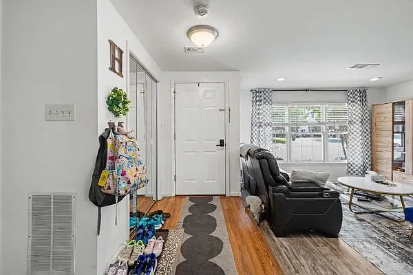 4046 Chetham Wy — Photo 2