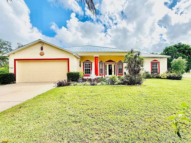 332 SW Glenwood Dr — Photo 1