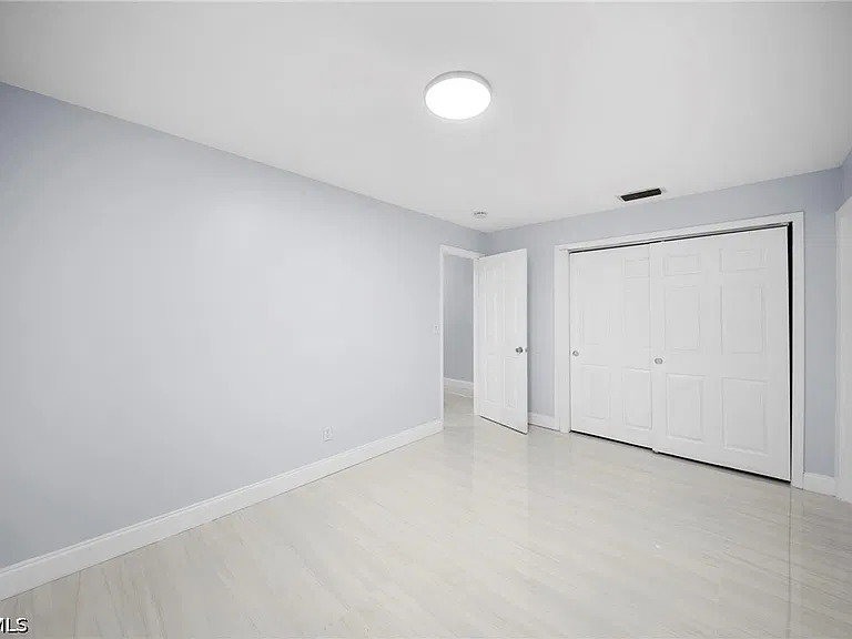 5454 8th Ave — Photo 15