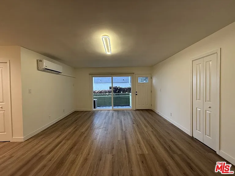 314 S Clark Dr #2 — Photo 47