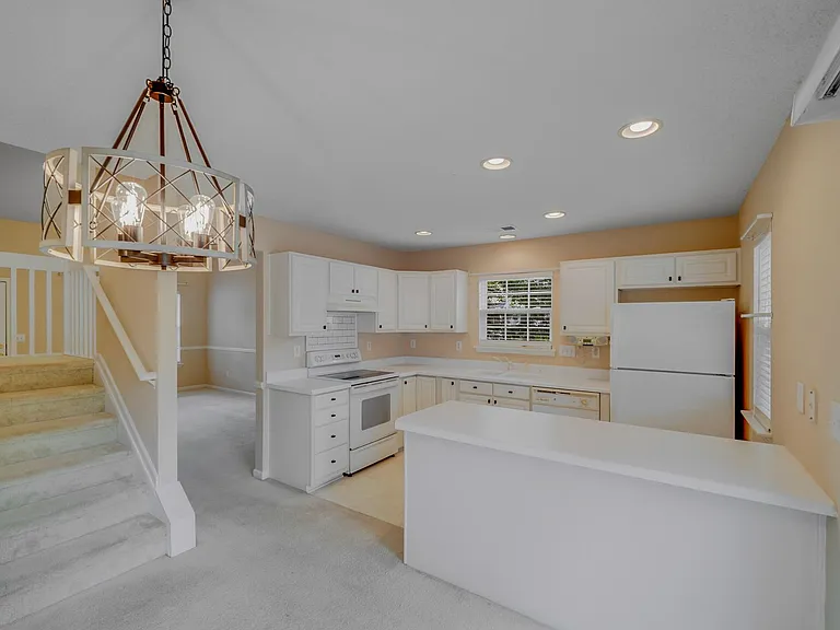 15021 Deshler Ct — Photo 5