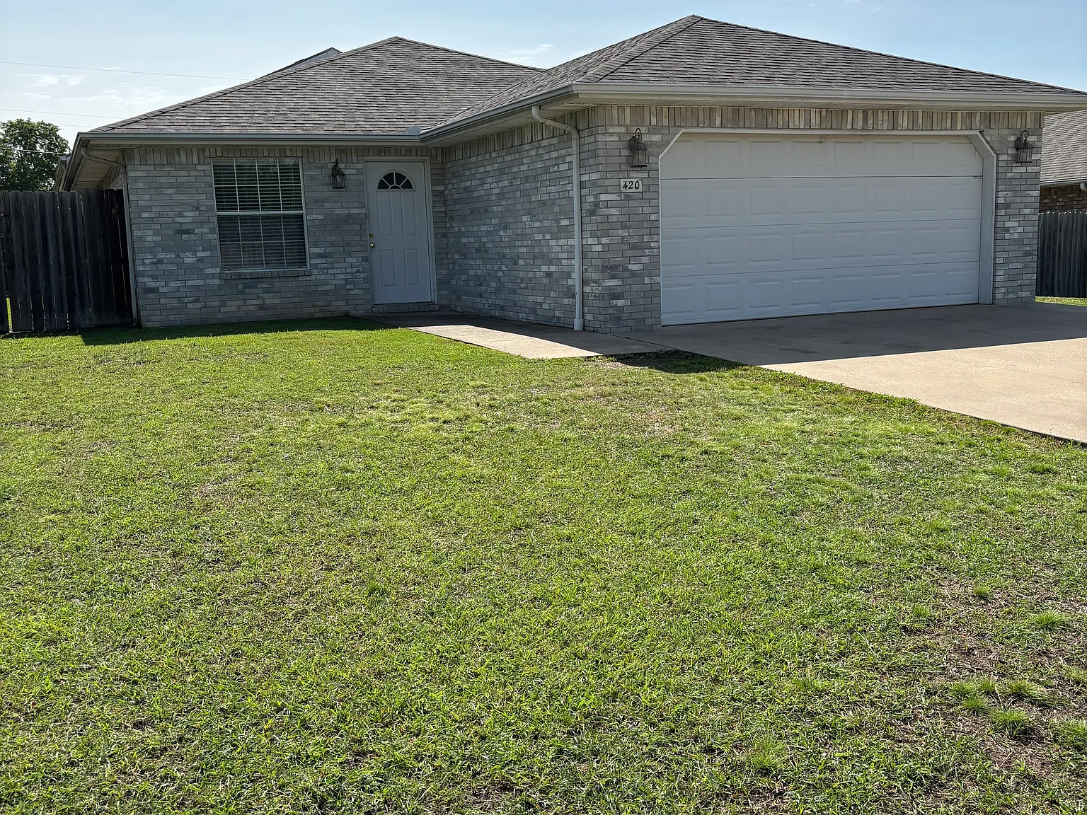 3 bed, 1250 sqft, $1,400 — Photo 1