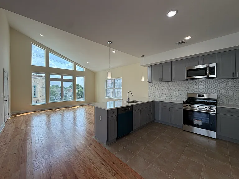 491-493 S 10th St #3 — Photo 5