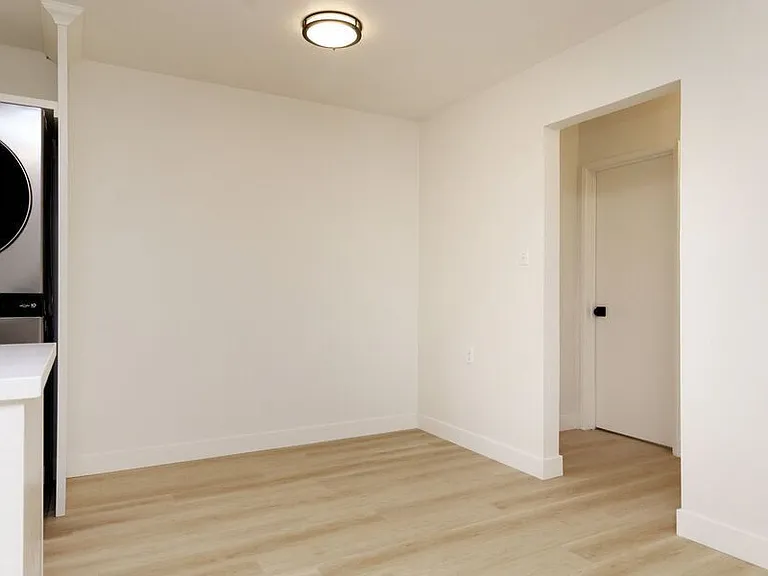 407 Vernon St — Photo 9