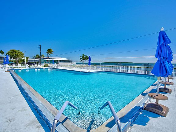 2nd image of 902 S Ruby Dr