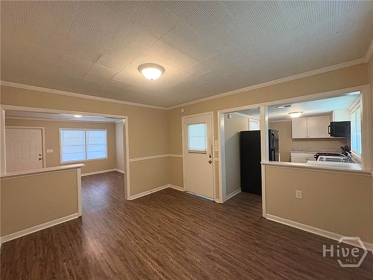 100 N Main St — Photo 5