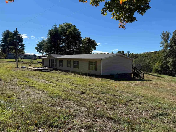 140 Shade Tree Ln, Stuart, VA 24171