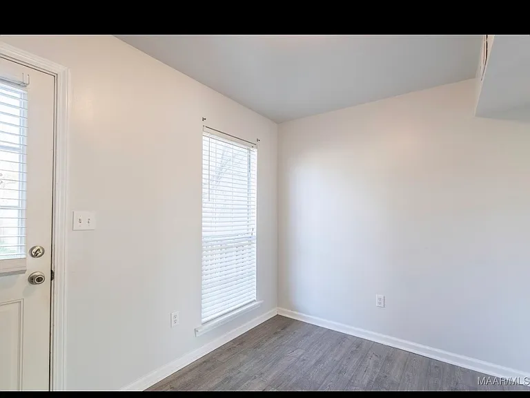 121 Willow Point Ln — Photo 2