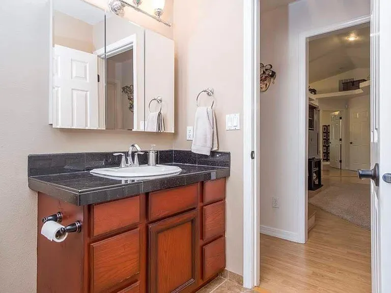 10531 W Greenleaf St — Photo 11