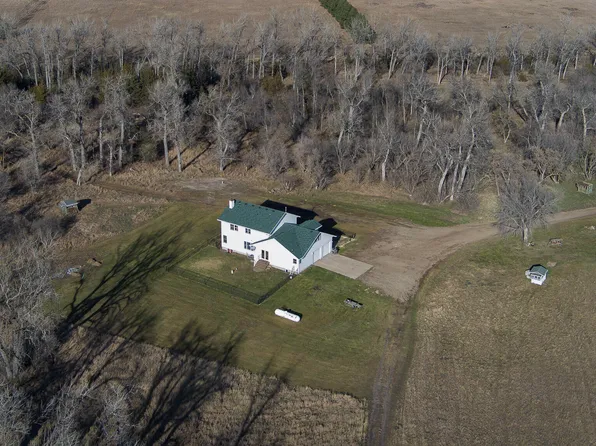 5400 158th St SE, Menoken, ND 58558