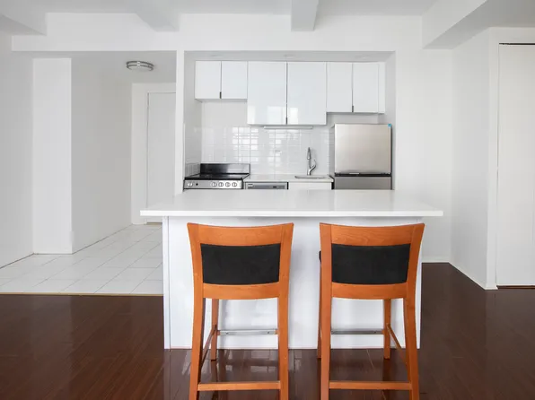 150 West 51st Street 1730 image 3 of 14