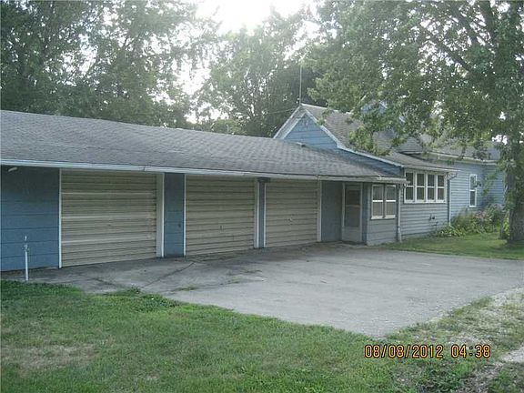 4th image of 801 3rd Ave SW