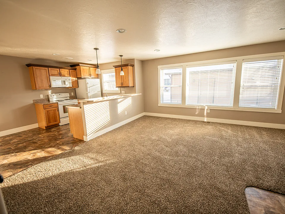 1112 36th Ave NE
