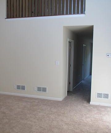 4th image of 63 N Oakwood Ln