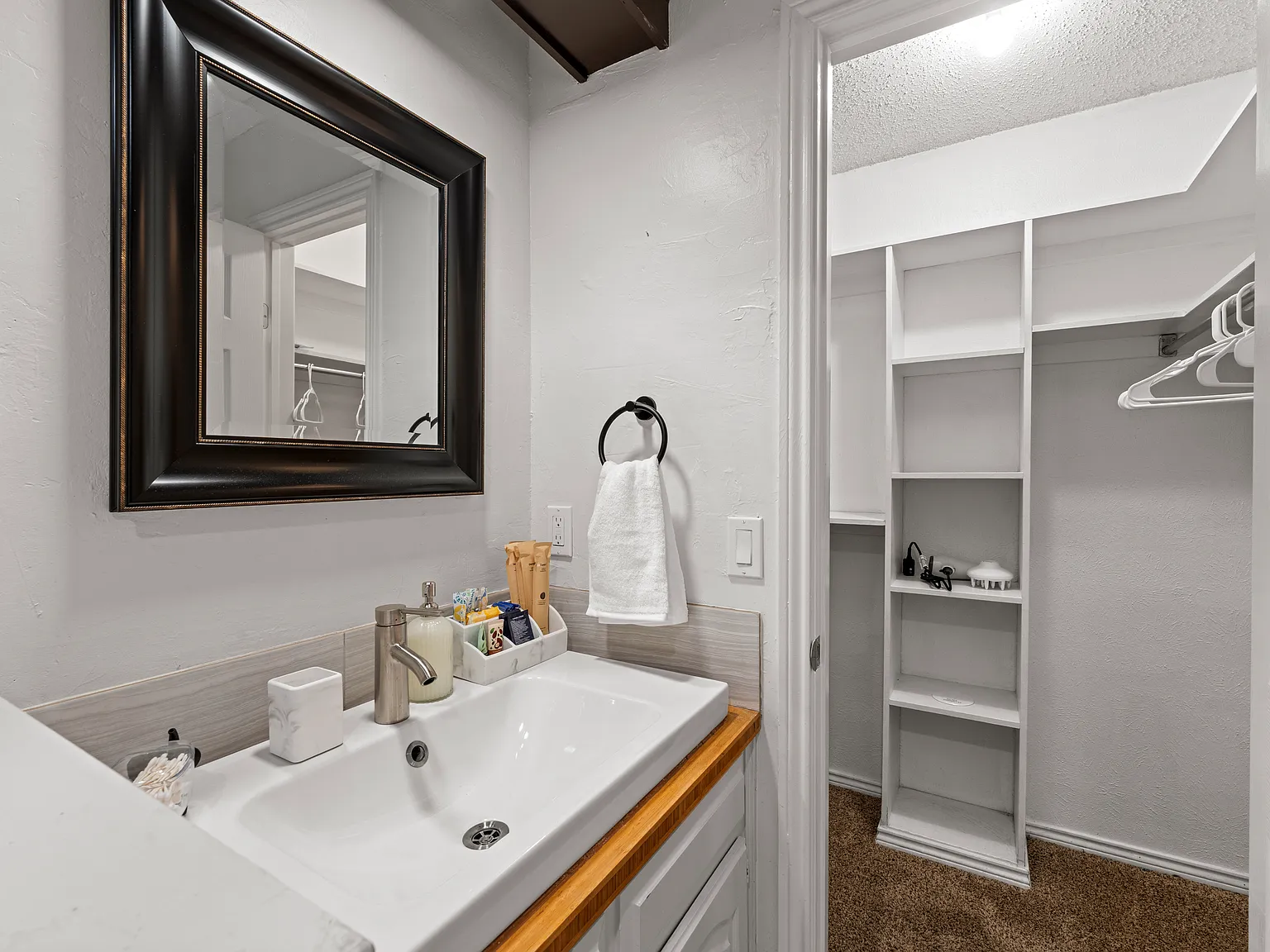 4 bed, 2156 sqft, $8,500 — Photo 2
