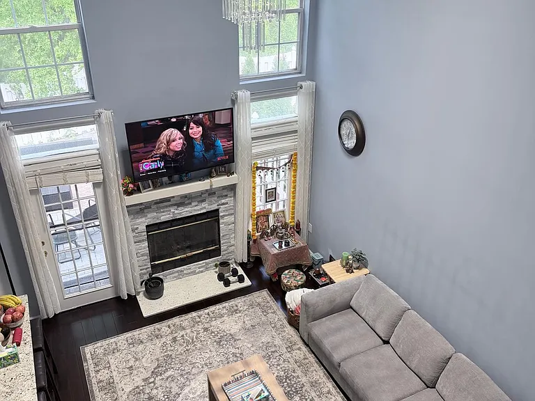 135 Marion Dr — Photo 7
