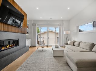 2417 31st Ave SW, Calgary, AB T2T 1T9