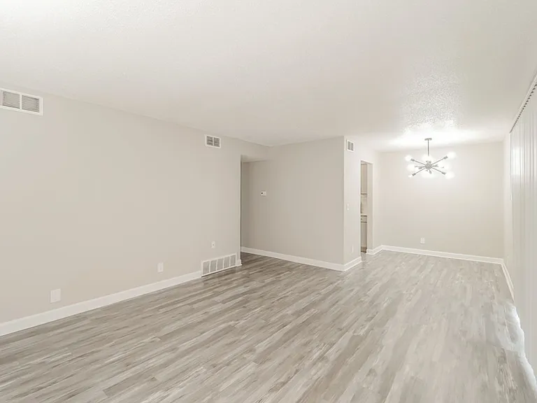 Hunters Glen Apartments — Photo 16