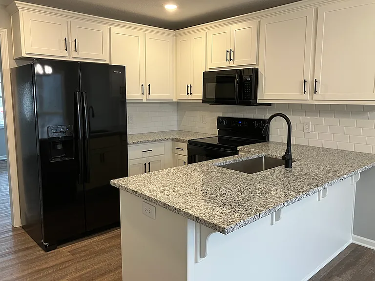 605 Washington St — Photo 13