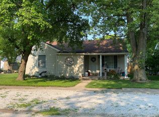 220 S Elm St, Arthur, IL 61911