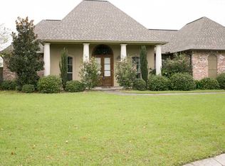 447 Quiet Oak Blvd, Brusly, LA 70719