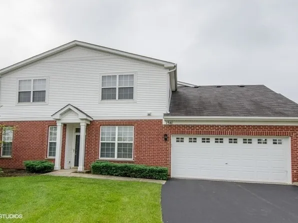 1541 Matthew Dr, Algonquin, IL 60102