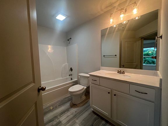 4th image of 1045 Rainey St #1-4