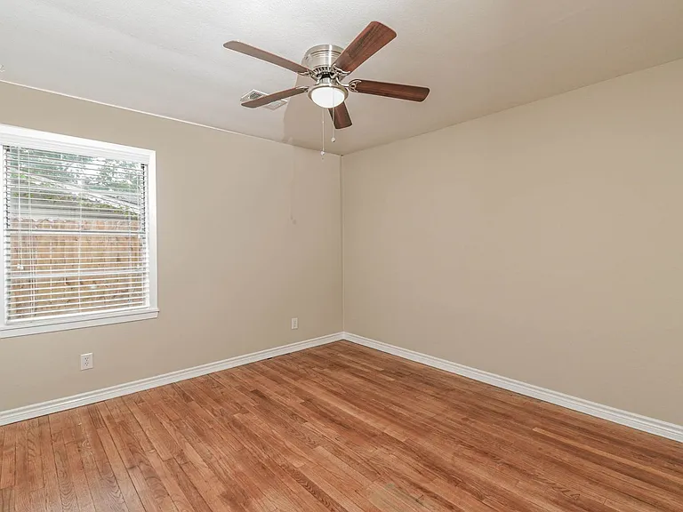 1509 N San Jacinto St — Photo 19