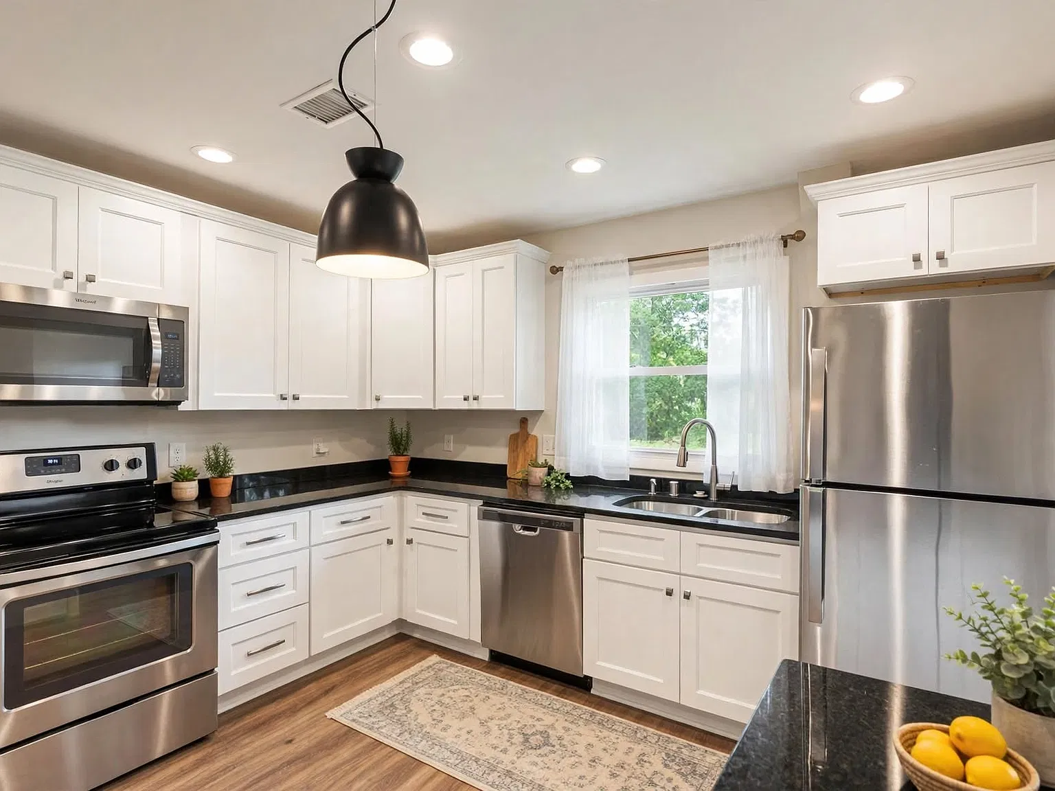 3 bed, 1100 sqft, $3,995 — Photo 3